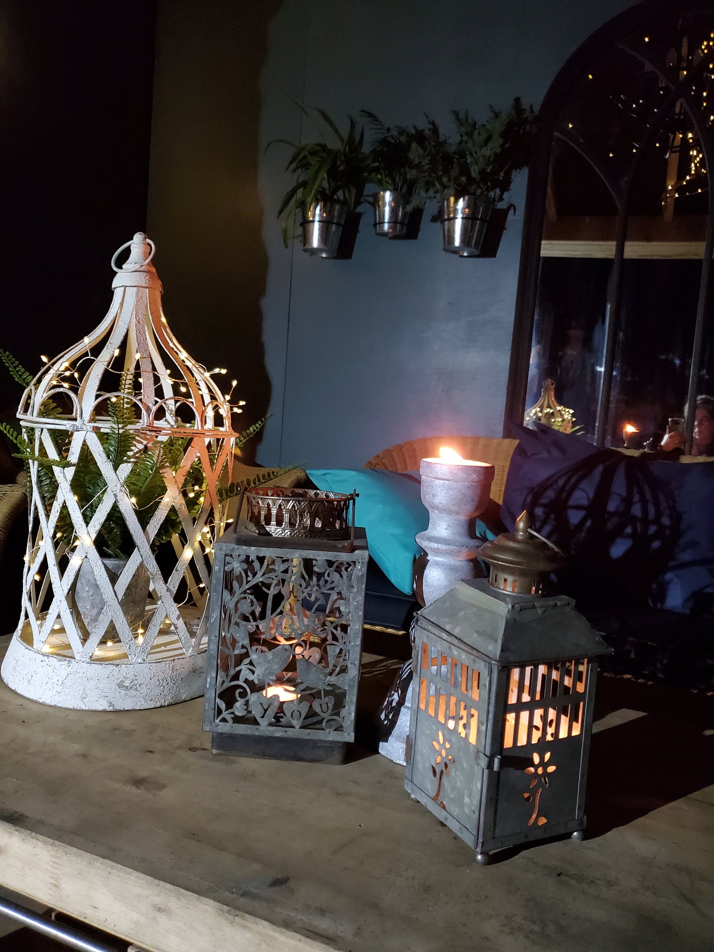 FLOWER MOTIF LANTERN