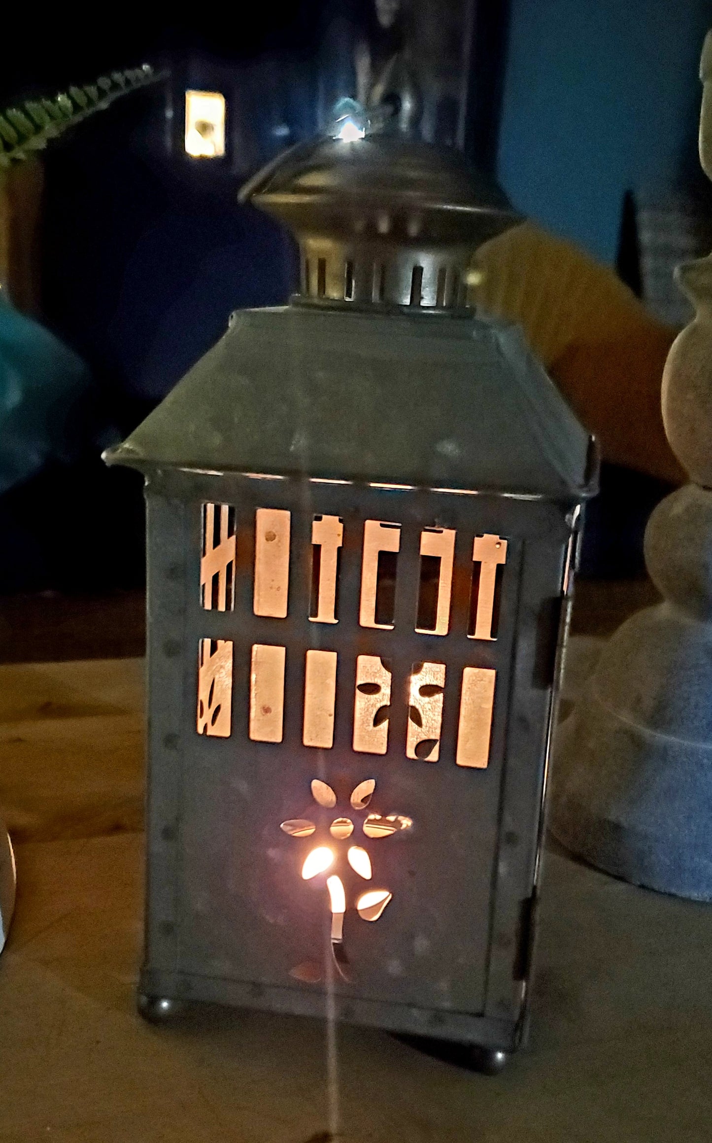 FLOWER MOTIF LANTERN