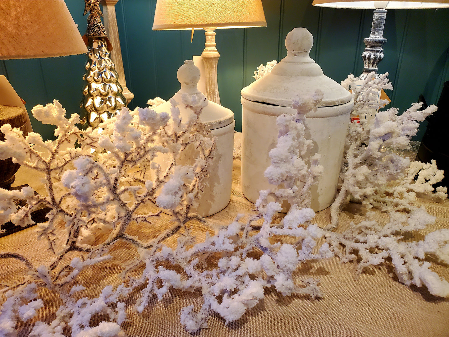 SNOWY GARLAND