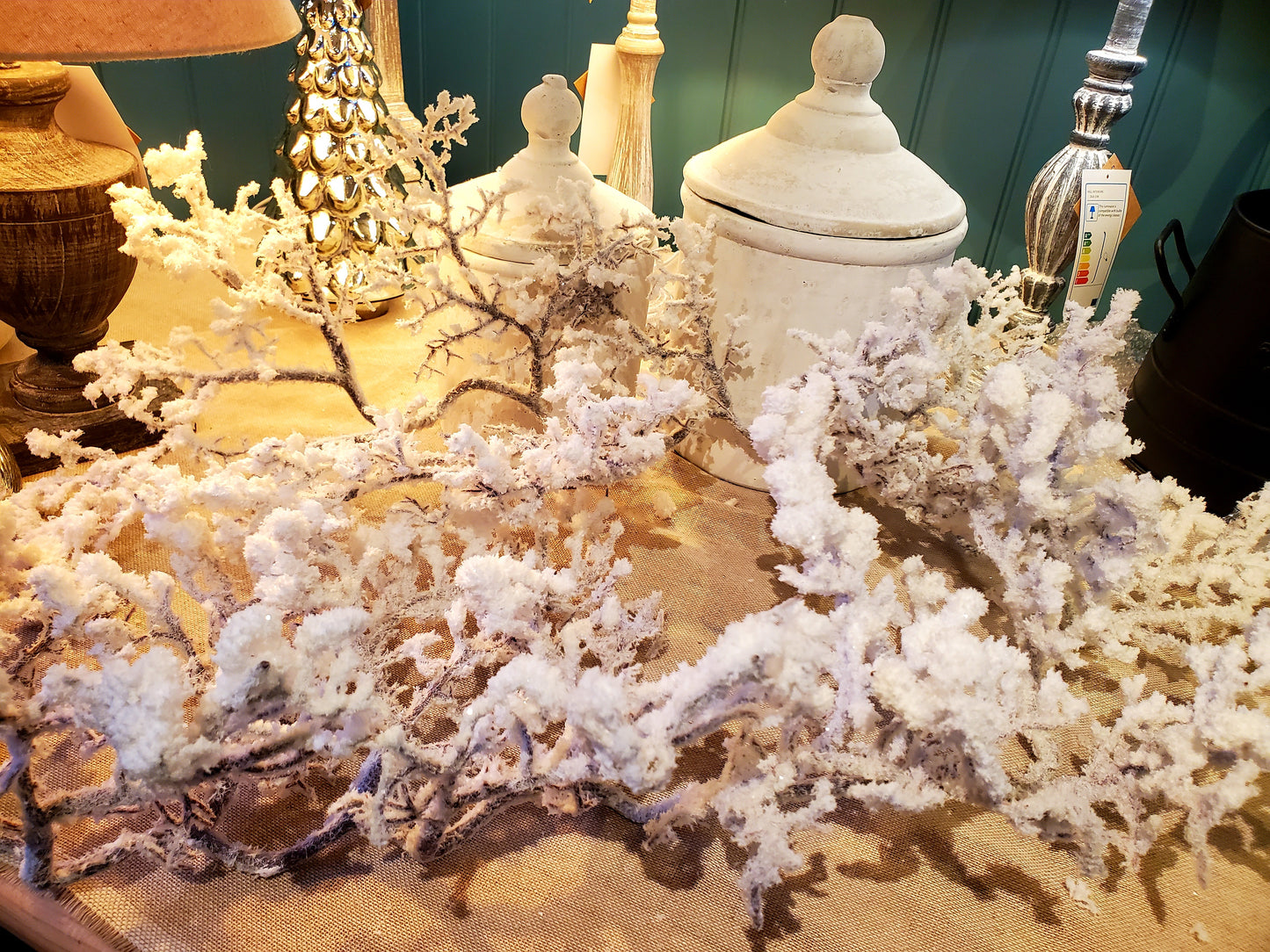 SNOWY GARLAND